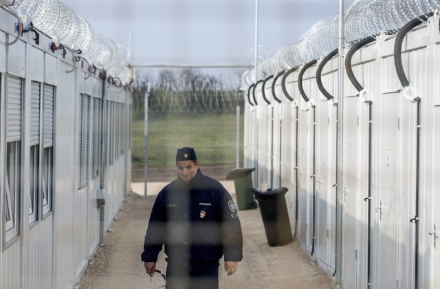 Maďarsko si za svoje vyhrážky, že autobusmi pošle migrantov do Bruselu, vyslúžilo si kritiku…