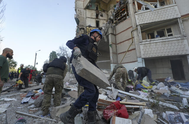 Rusi bombardovali trh aj zastávku&hellip;