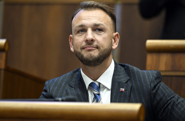 Strana SaS opätovne podá návrh na odvolávanie ministra vnútra Šutaja Eštoka, zvažuje aj podanie&hellip;