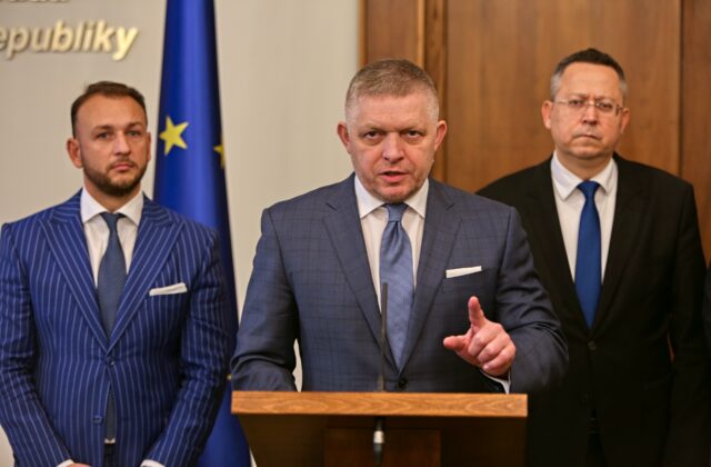 Nespokojnosť ľudí bude v roku 2025 podľa politológa narastať, vrieť to môže aj vo vládnej koalícii