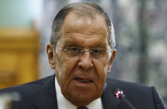 Rusko hľadá sprostredkovateľov na rokovania s Ukrajinou, Lavrov sa už stretol s predstaviteľmi Brazílie…