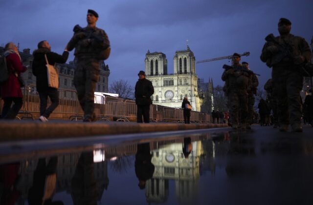 Katedrálu Notre-Dame v Paríži znovu otvoria, medzi hosťami…