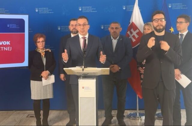 Práca namiesto dávok. Minister Tomáš predstavil zmeny a…