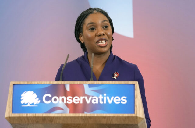 Britskí konzervatívci majú na čele&hellip;