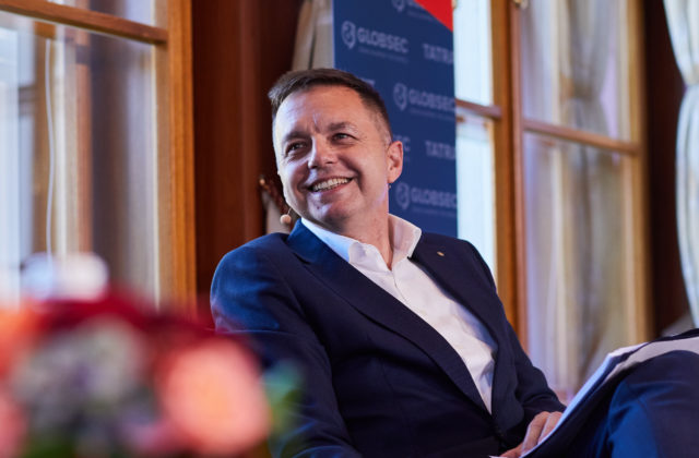 Trestné stíhanie Petra Kažimíra sudca nezastavil. Prokurátor navrhuje aj zákaz výkonu verejnej funkcie (video)