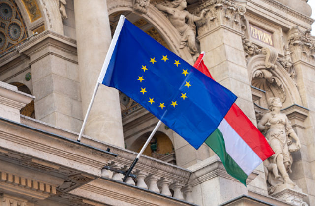 Eurokomisia preskúmava nový maďarský zákon o obmedzení pomoci pre ukrajinských utečencov