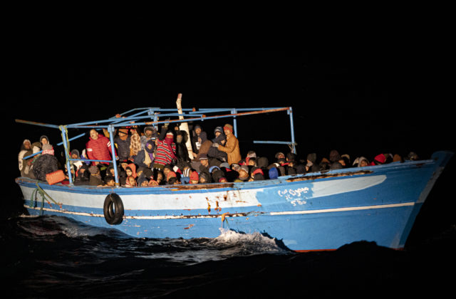V rieke Drina sa utopilo najmenej osem migrantov, na breh sa napokon dostalo len 18 ľudí