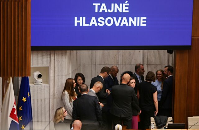 Šimečka končí ako podpredseda parlamentu, v tajnom hlasovaní za jeho odvolanie hlasovalo 76 poslancov…