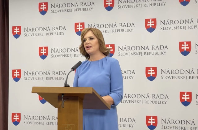 Danko sa podľa Remišovej opäť strápnil. To jeho vláda schválila granty, ktoré teraz kritizuje…