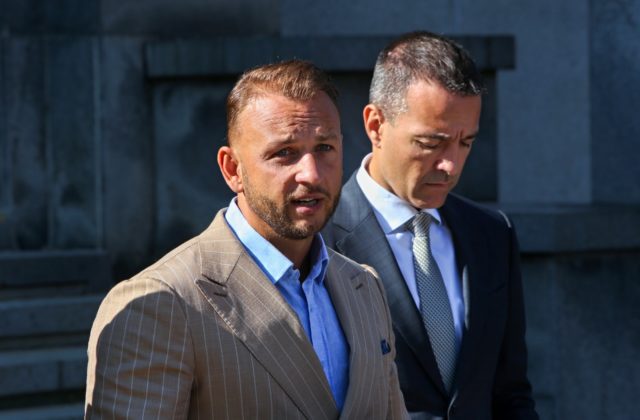 Výhražný e-mail o bombovej hrozbe bol zaslaný na stovky škôl, minister Šutaj Eštok varuje pred prísnymi trestami (video+foto)