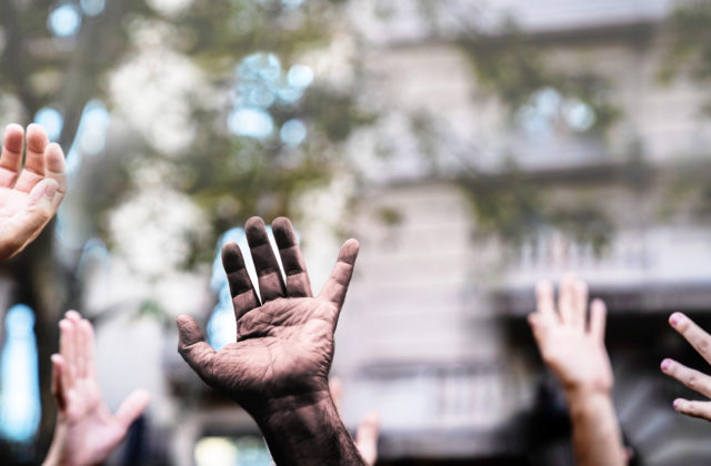 Slovensko si zvolilo cestu opovrhovania ľudskými právami, Amnesty International vyzýva vládu na zvrátenie tohto trendu