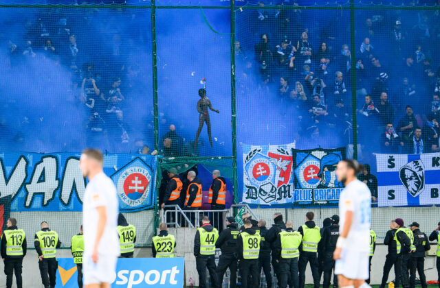 Policajti si počas derby Trnava-Slovan…
