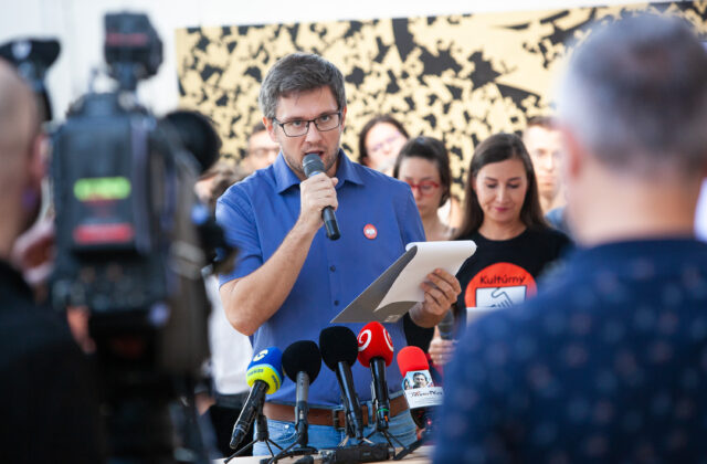 Situácia v Šimkovičovej ministerstve sa podľa Výboru Kultúrneho štrajku zhoršuje, Čas odhalil plány na…