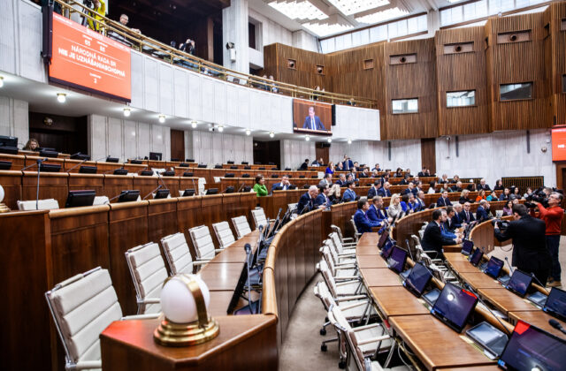Mimoriadnu schôdzu k zahraničnopolitickej orientácii Slovenska neotvorili, ďalší pokus bude v stredu – VIDEO