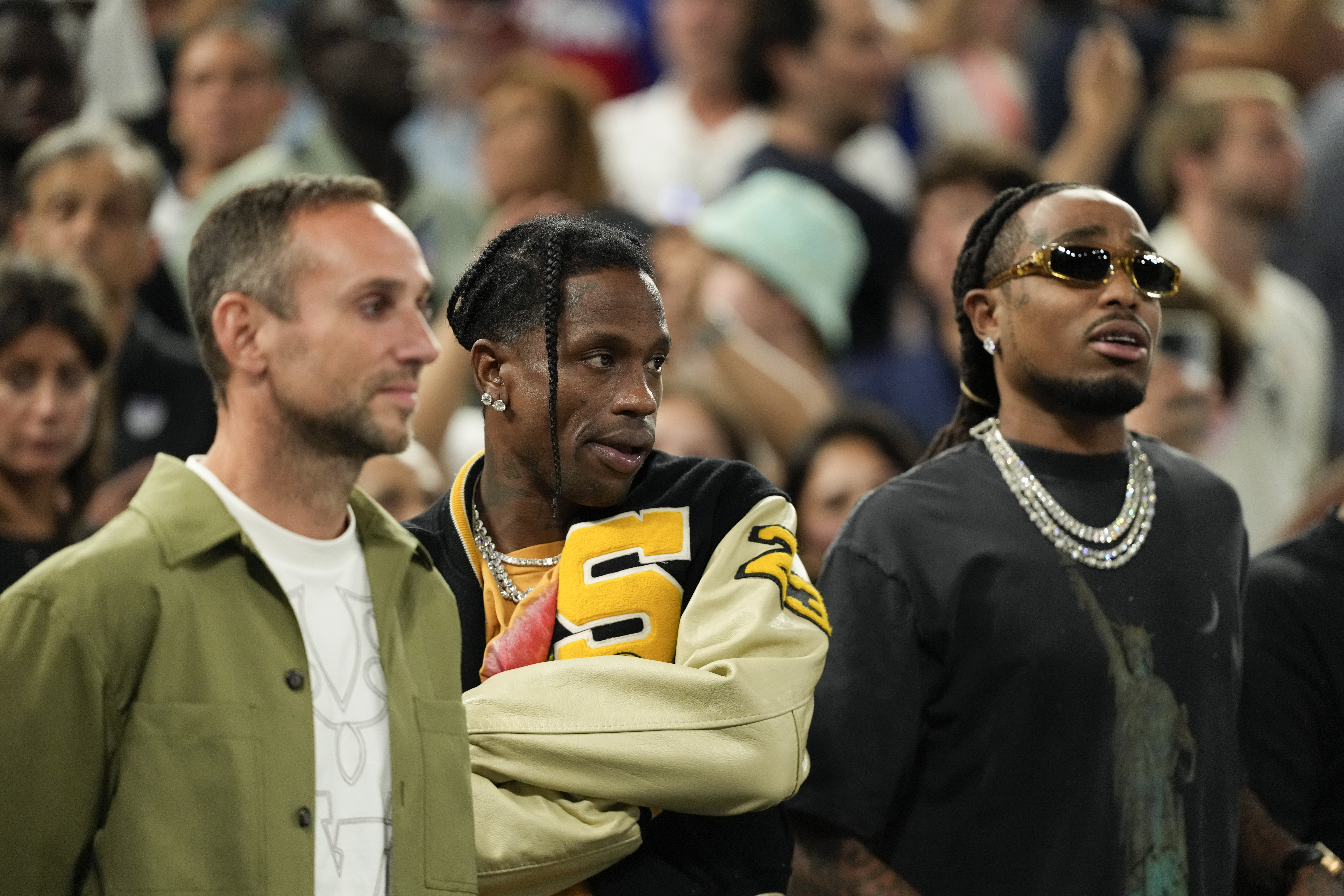 Americký rapper Travis Scott sa v parížskom hoteli dostal do potýčky s ochrankárom a…