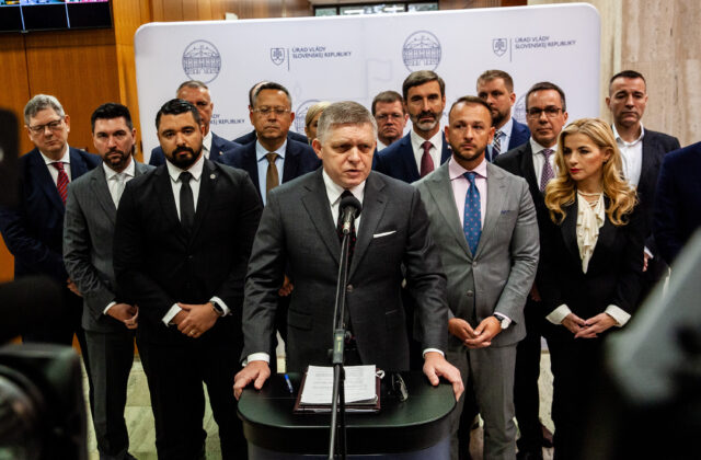 Slovenskí tipéri vnímajú chaos a napätie v politike.…