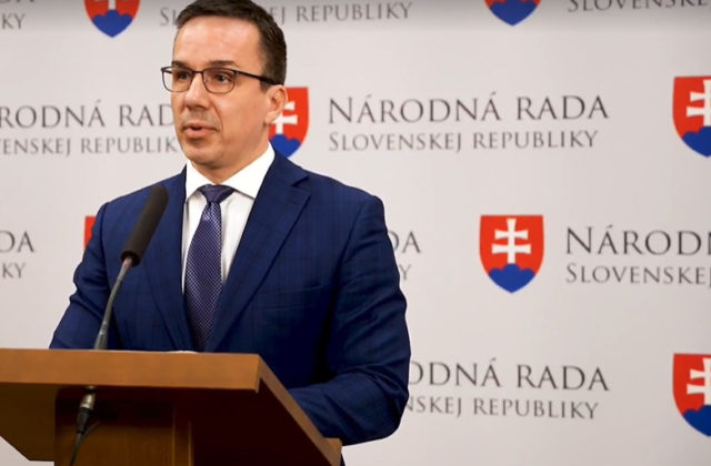 Minister Tomáš kritizuje Dankove výroky a obvinil ho z klamstva, so zmenou rodičovského dôchodku…