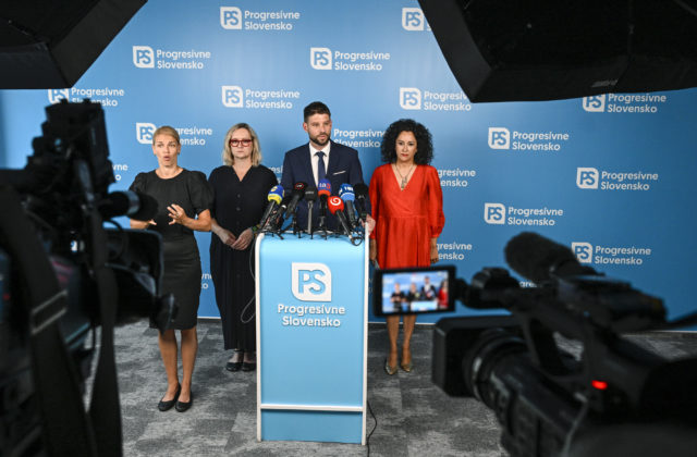 Progresívci podali podnet voči Šimkovičovej na Najvyšší kontrolný úrad. S ministerkou si nedokáže poradiť&hellip;