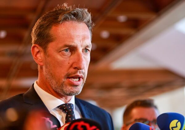 KDH potvrdilo účasť za okrúhlym stolom s Pellegrinim, prezident má podľa Majerského jedinečnú šancu upokojiť situáciu