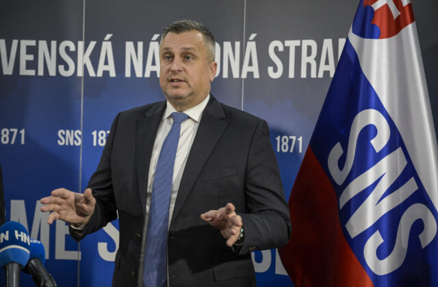 SNS navrhuje predĺženie volebného obdobia v samosprávach zo štyroch na šesť rokov, inšpirujú sa Chorvátskom