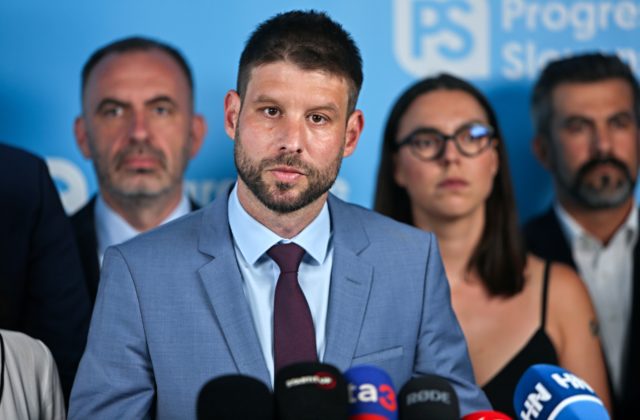 Šéf SIS Gašpar je autorom dokumentu na odvolanie Šimečku. Je to absolútny škandál, reaguje…