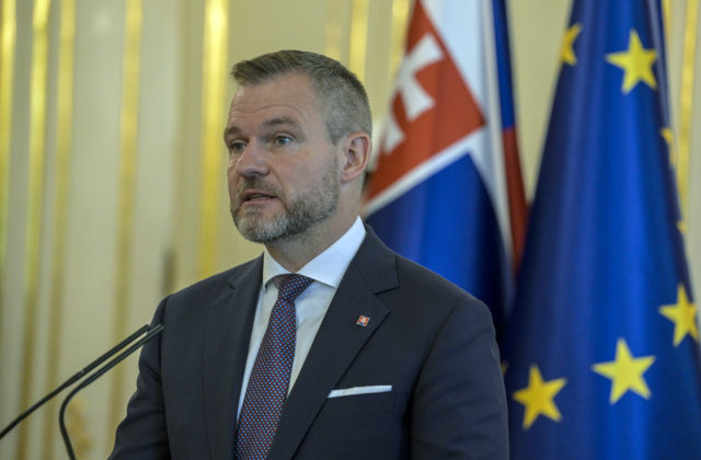 Pellegrini odobril päťtisíc eur pre nových aj dlhoročných policajtov, dostanú tiež vyšší príspevok na…
