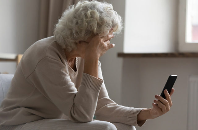 Dôverčivá seniorka z Novej Dubnice prišla o stovky eur. Myslela si, že pomáha synovi 
