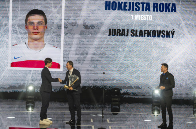 Slafkovský sa stal druhýkrát Hokejistom…