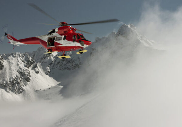 Leteckí záchranári pomáhali trom maloletým dievčatám na svahu, všetky utrpeli zranenia dolných končatín – FOTO