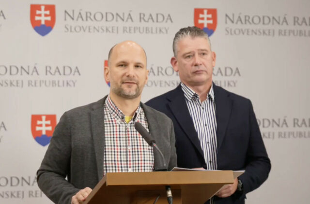 Vláda už vopred vedela, aké lietadlá nakúpi. Matovičovci upozorňujú na podozrivú výmenu vojenských lietadiel&hellip;