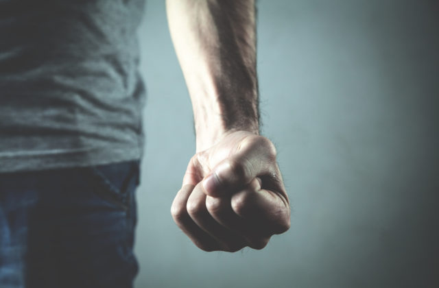 Rodič žiaka školy v Novom Meste nad Váhom sa vyhrážal učiteľovi, teraz mu hrozí väzenie