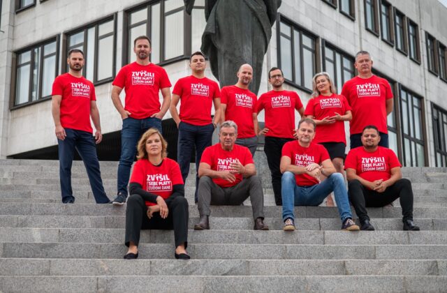 Matovičovci prišli do parlamentu v tričkách s nápismi a Danko ich chcel vykázať, videl&hellip;