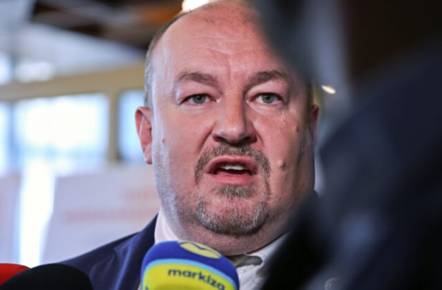 Huliak bude za hrubé výroky voči Plavákovej čeliť pokusu o odvolanie, progresívci predložia návrh parlamentu