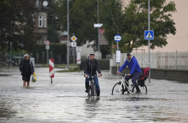 Počet obetí záplav v strednej Európe stúpol na šestnásť. Nové obete ohlásilo Poľsko, Česko…