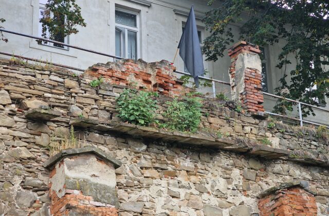 Mesto Prešov vztýčilo na hradobnom múre čiernu vlajku a kritizuje ministerstvo kultúry za neschválenie&hellip;