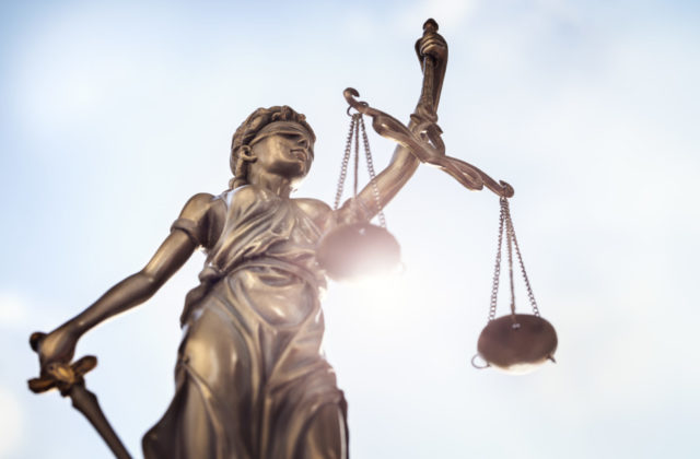 Justičným zamestnancom sa budú zvyšovať platy, na príplatky vyčlenil štát viac ako 32 miliónov eur