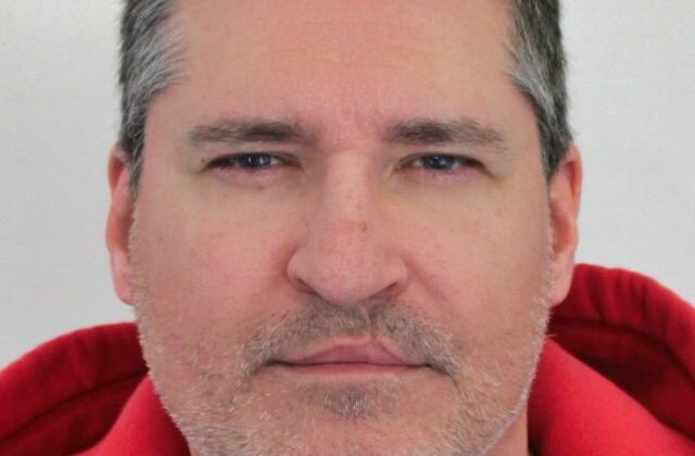 Polícia pátra po Martinovi Halandovi, je na neho vydaný zatykač pre usmrtenie