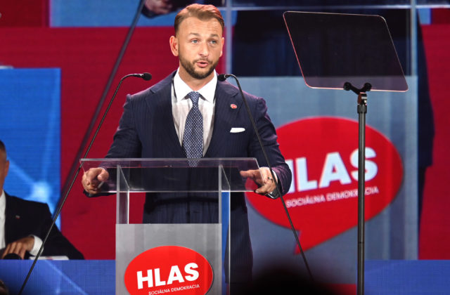 Strana Hlas je očistená a stabilizovaná, podľa Šutaja Eštoka sa zbavili dvoch „vydieračov“