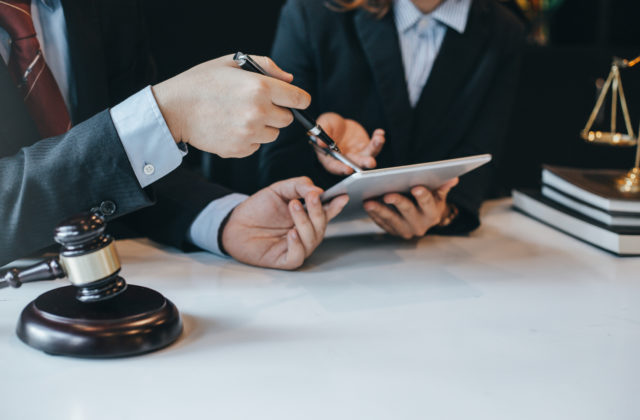 Absolventi doktorandského štúdia v odbore právo by mali mať možnosť po splnení podmienok požiadať&hellip;