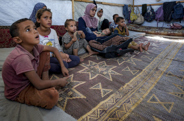 WHO sa dohodla s Izraelom na „humanitárnej prestávke“ v bojoch v Pásme Gazy, umožní očkovanie proti detskej obrne pre státisíce detí