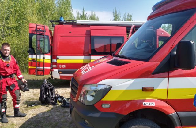 Hasiči zasahovali pri požiari rodinného domu v Pustých…