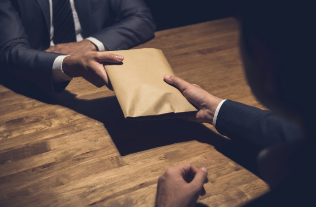 Slovenské firmy sa boja korupcie viac než kedykoľvek predtým, v spravodlivý trest neverí väčšina z nich