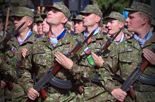 Oslavy 80. výročia SNP zakončil galavečer a ohňostroj, vojenská prehliadka bola veľkolepá (video+foto)