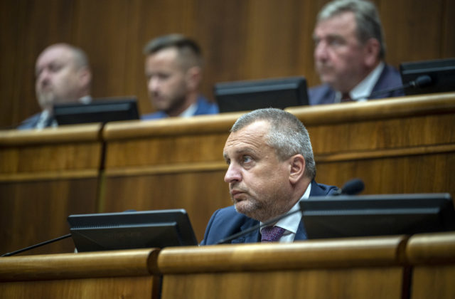 Na hrdinov SNP sa nesmie zabúdať, uviedol Danko. Na Pamätníku SNP symbolicky poukázal i…