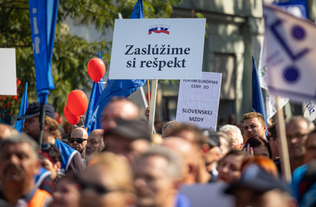 Zástupcovia štátu a KOZ dospeli k dohode, zamestnanci v štátnej a verejnej službe budú…
