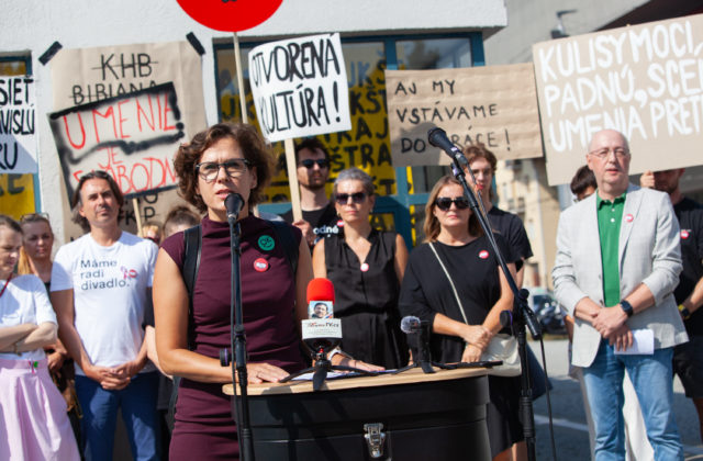 Slovenská kultúrna obec vstupuje do štrajkovej pohotovosti, situácia v Šimkovičovej ministerstve je alarmujúca (video+foto)