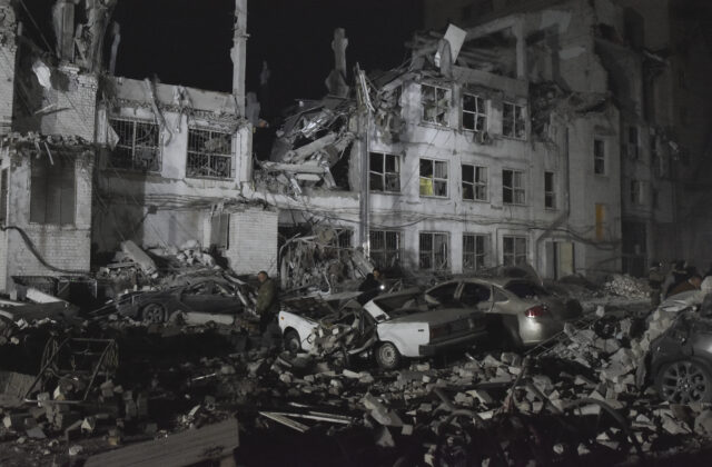 Ruský raketový útok na ukrajinské mesto Záporožie zabil civilistu a najmenej 31 osôb zranil