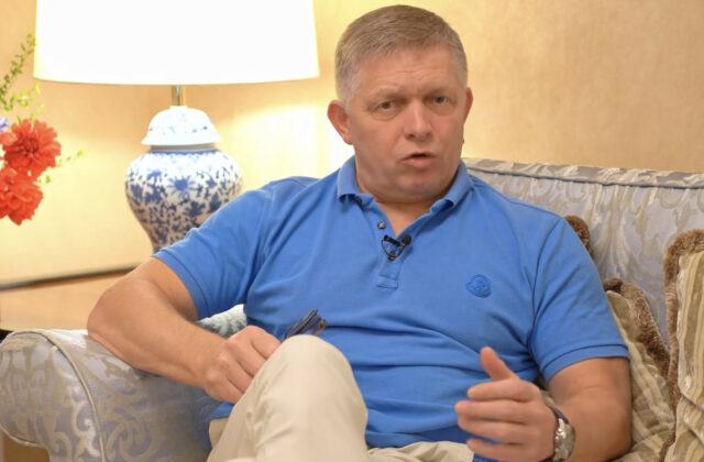 Fico obhajuje návštevu Číny. Opozíciu nazval „štekajúcimi psíkmi“ a priblížil, kedy sa začne s&hellip;