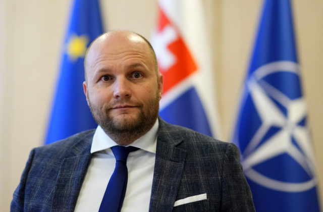 Naď: Zadaním ministra obrany je uspokojiť vybraných oligarchov, o potreby vojakov sa nezaujíma