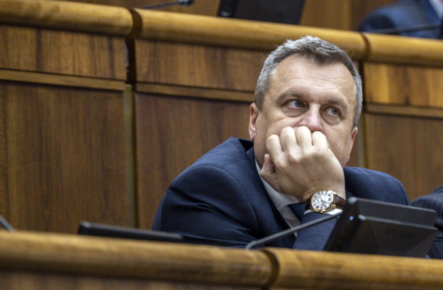 Absencia predsedu parlamentu je podľa politológa zlým signálom. Danko chce väčší kus z koláča,&hellip;
